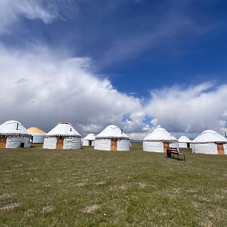 Yurt Camp "Sary-Bulun" At Song-Kul Lake, Naryn מראה חיצוני תמונה