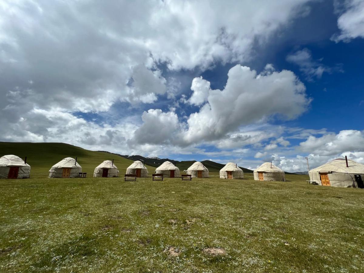 Yurt Camp "Sary-Bulun" At Song-Kul Lake, Naryn מראה חיצוני תמונה