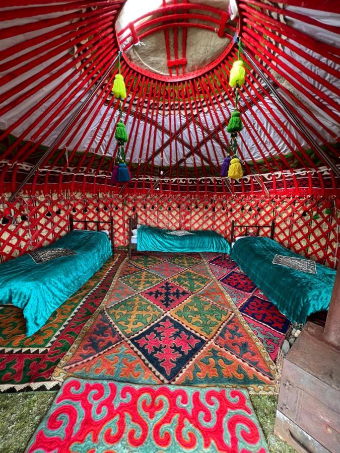 Yurt Camp "Sary-Bulun" At Song-Kul Lake, Naryn מראה חיצוני תמונה