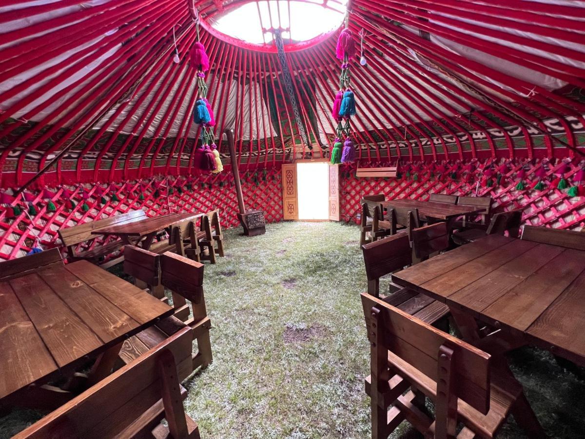 Yurt Camp "Sary-Bulun" At Song-Kul Lake, Naryn מראה חיצוני תמונה