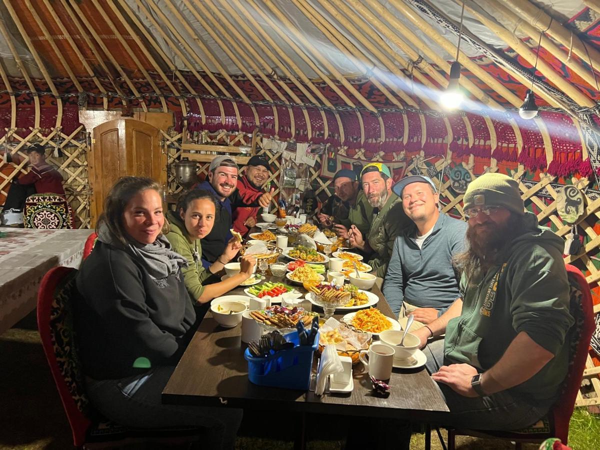 Yurt Camp "Sary-Bulun" At Song-Kul Lake, Naryn מראה חיצוני תמונה