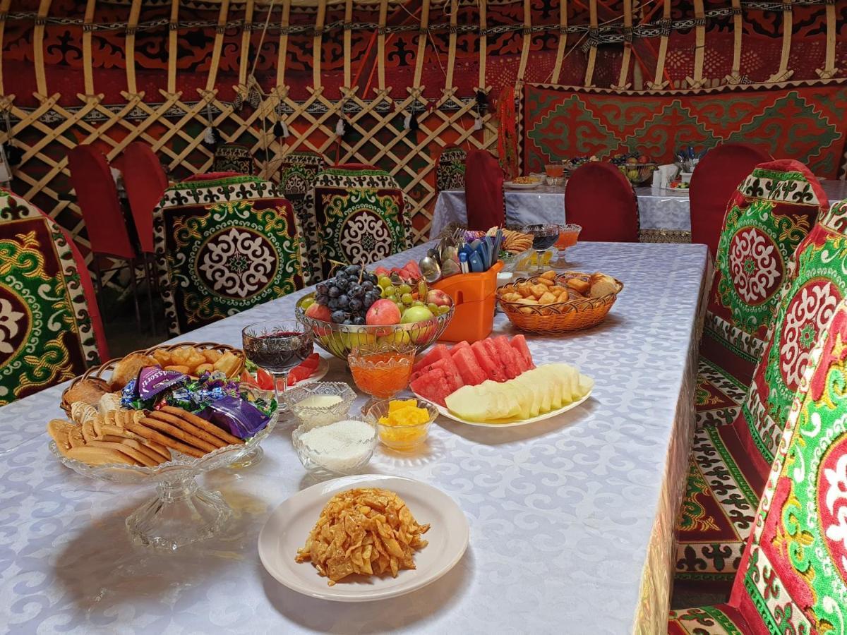 Yurt Camp "Sary-Bulun" At Song-Kul Lake, Naryn מראה חיצוני תמונה