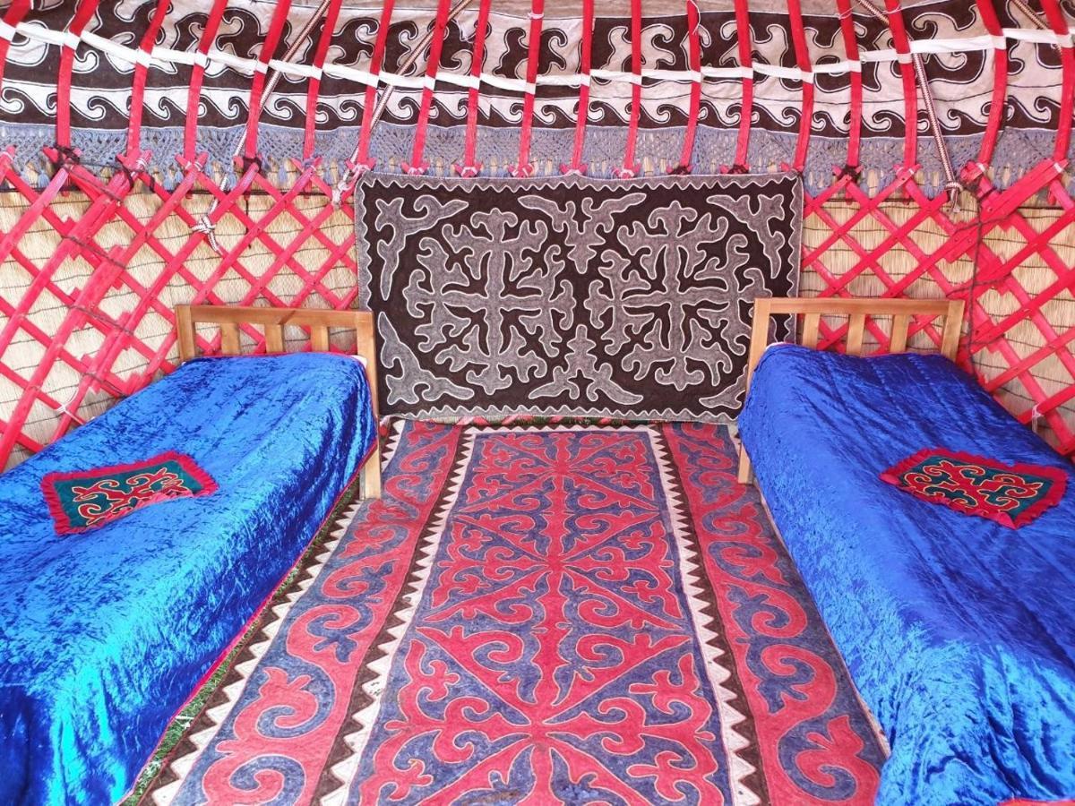 Yurt Camp "Sary-Bulun" At Song-Kul Lake, Naryn מראה חיצוני תמונה