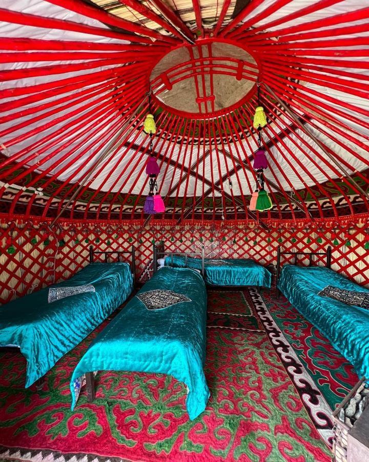 Yurt Camp "Sary-Bulun" At Song-Kul Lake, Naryn מראה חיצוני תמונה