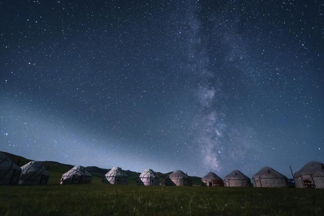 Yurt Camp "Sary-Bulun" At Song-Kul Lake, Naryn מראה חיצוני תמונה