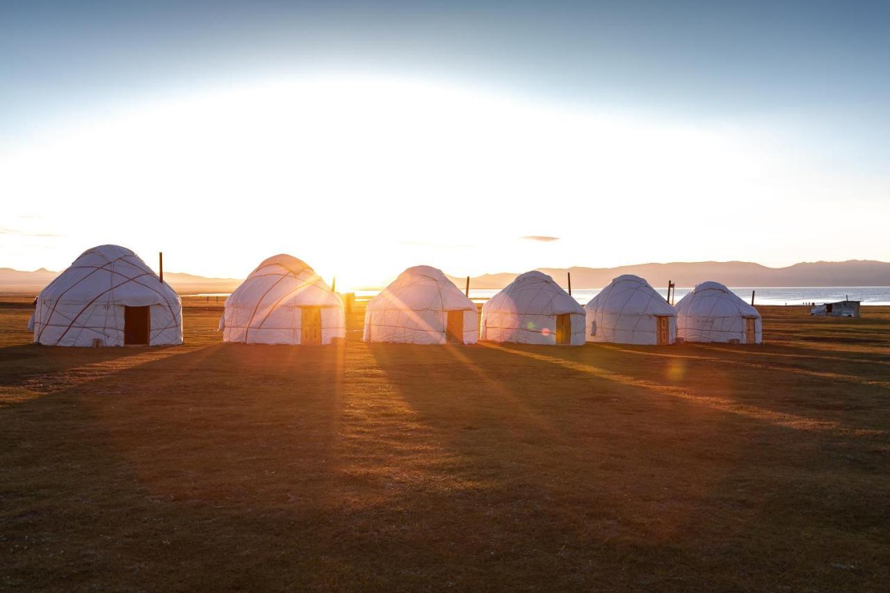 Yurt Camp "Sary-Bulun" At Song-Kul Lake, Naryn מראה חיצוני תמונה