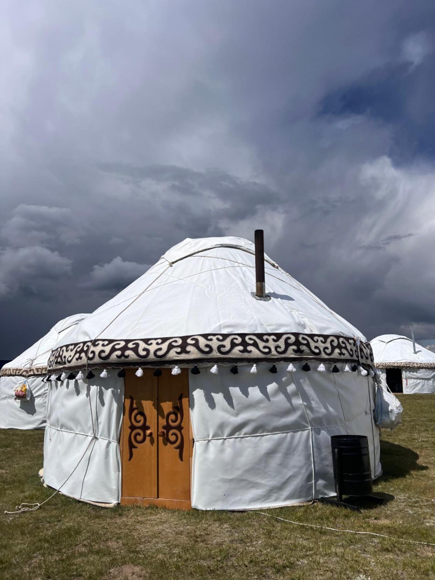 Yurt Camp "Sary-Bulun" At Song-Kul Lake, Naryn מראה חיצוני תמונה