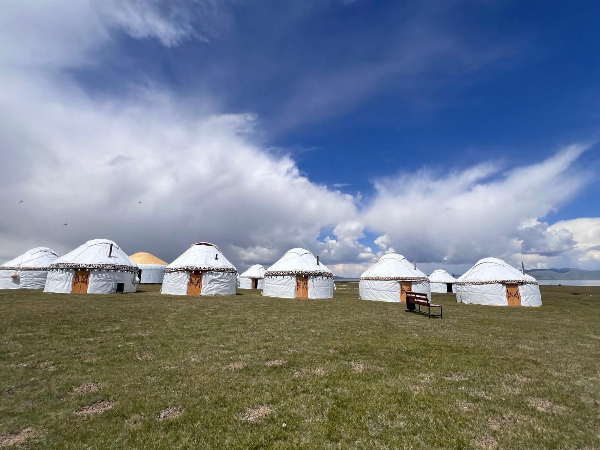 Yurt Camp "Sary-Bulun" At Song-Kul Lake, Naryn מראה חיצוני תמונה