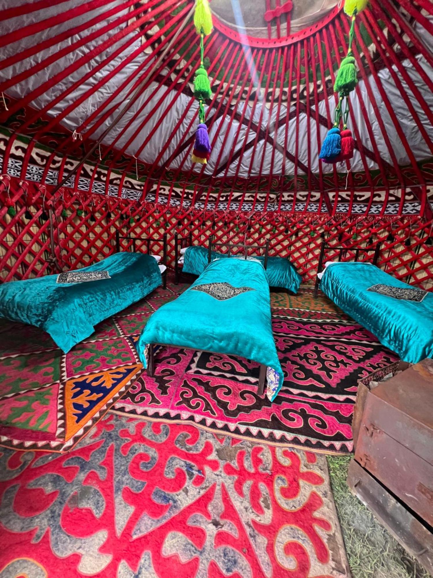 Yurt Camp "Sary-Bulun" At Song-Kul Lake, Naryn מראה חיצוני תמונה