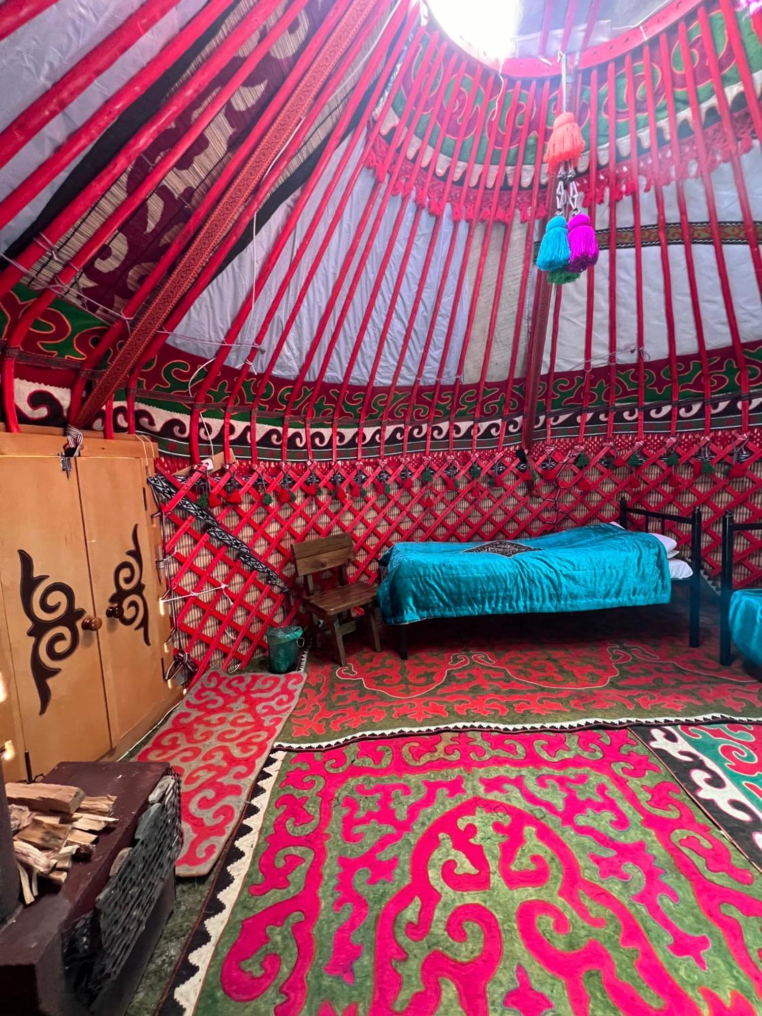 Yurt Camp "Sary-Bulun" At Song-Kul Lake, Naryn מראה חיצוני תמונה