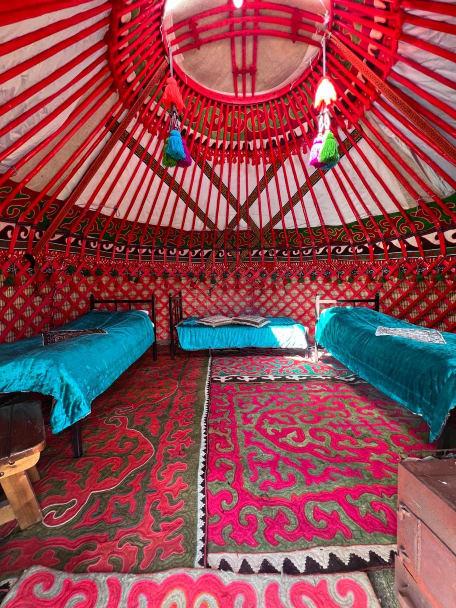 Yurt Camp "Sary-Bulun" At Song-Kul Lake, Naryn מראה חיצוני תמונה