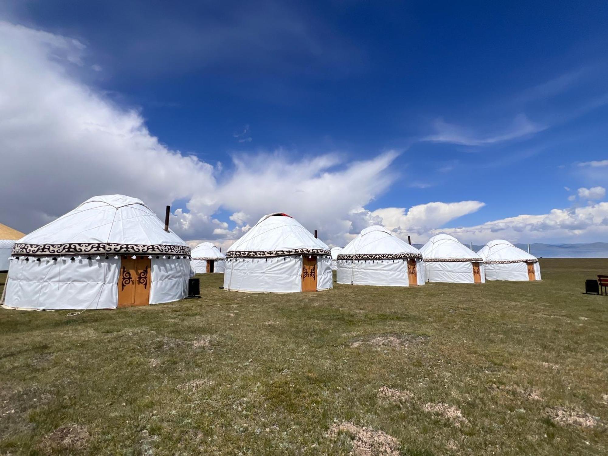 Yurt Camp "Sary-Bulun" At Song-Kul Lake, Naryn מראה חיצוני תמונה